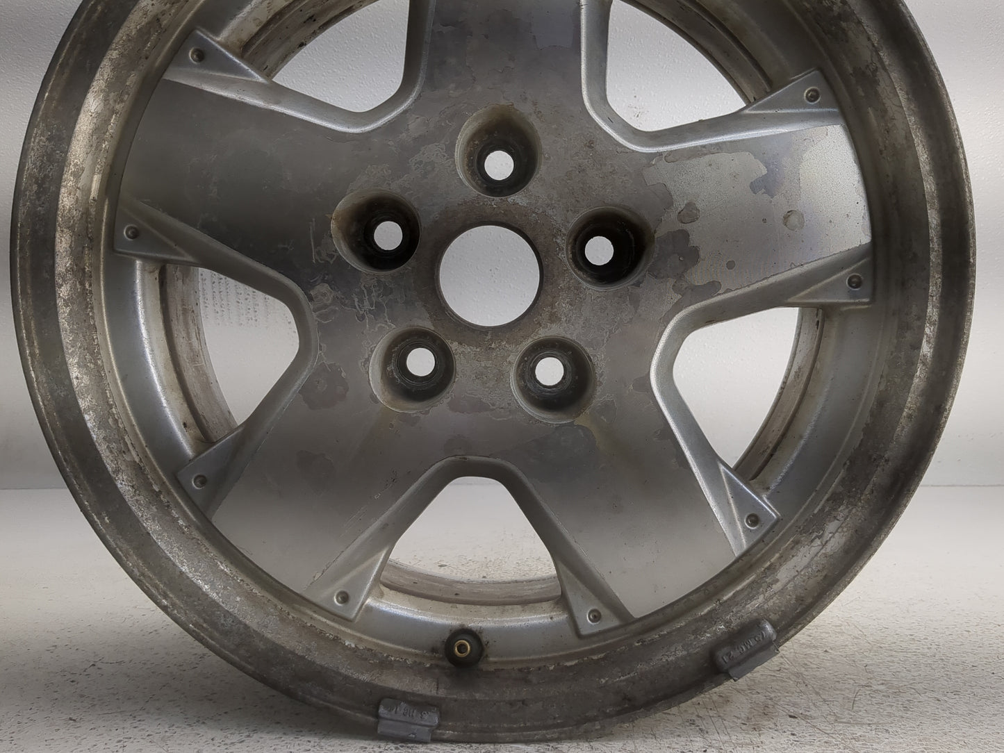 2002-2007 Jeep Liberty Oem Wheel Rim 1305482 - Oemusedautoparts1.com