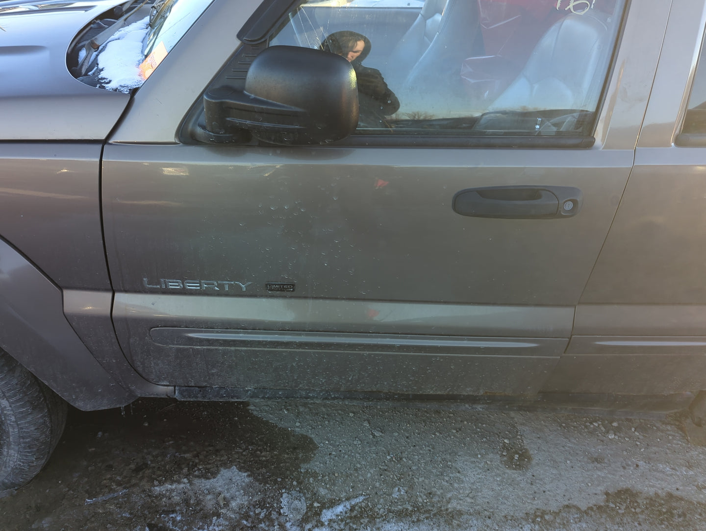 2002-2007 Jeep Liberty Driver Front Door Oem 1306024 - Oemusedautoparts1.com