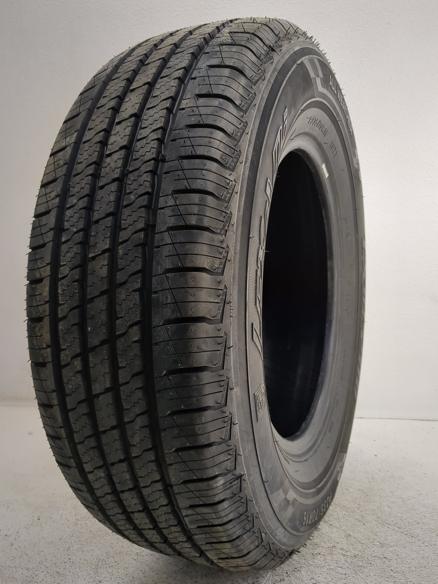 Used Tire P235/70R16 LEXLINI ALL WEATHER 107T - Tread Depth 13.5/32 - Oemusedautoparts1.com