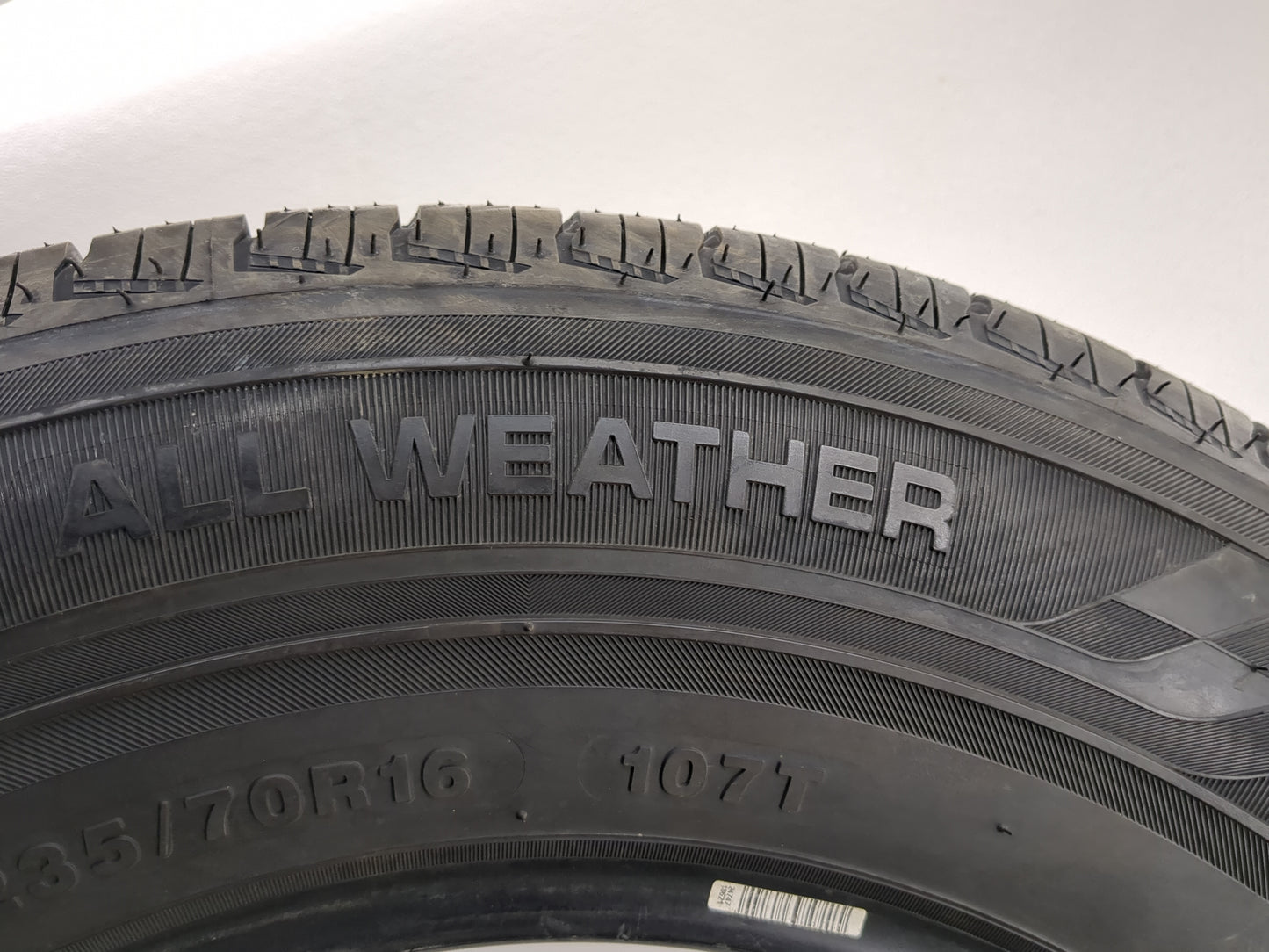 Used Tire P235/70R16 LEXLINI ALL WEATHER 107T - Tread Depth 13.5/32 - Oemusedautoparts1.com