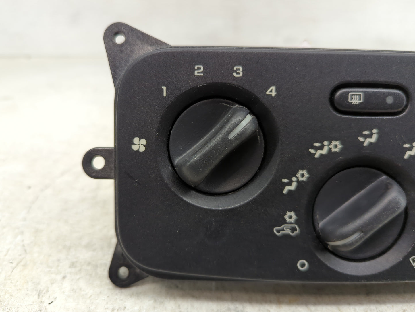 2002-2003 Jeep Liberty Climate Control Module Temperature AC/Heater Replacement P/N:55037533AD Fits Fits 2002 2003 OEM Used 