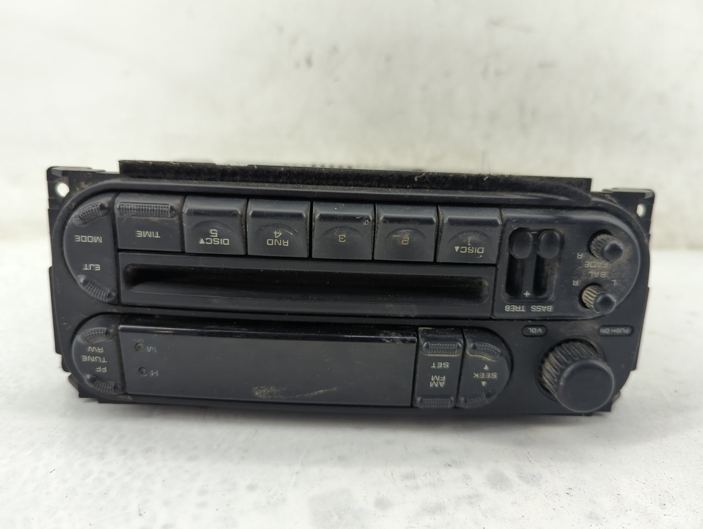 2002 Jeep Liberty Radio AM FM Cd Player Receiver Replacement P/N:P56038589AM 04832163AD, CDM-M3 3.2 Fits OEM Used Auto Parts