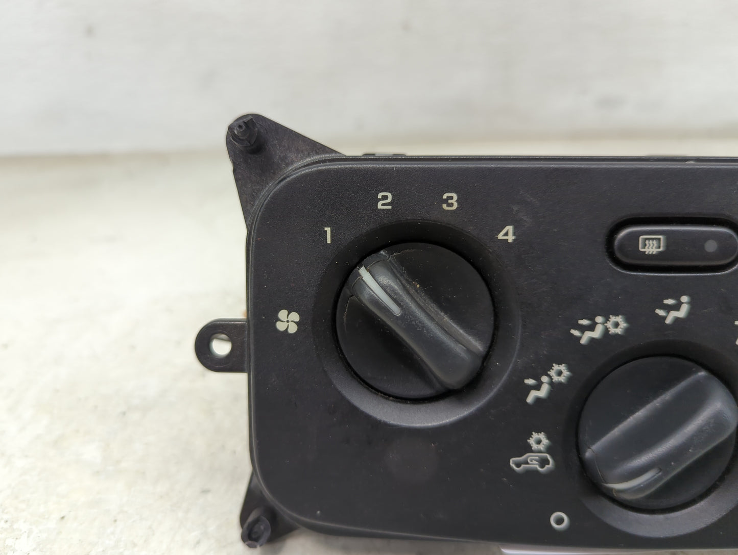 2002-2003 Jeep Liberty Climate Control Module Temperature AC/Heater Replacement P/N:P55037533AC Fits Fits 2002 2003 OEM Used