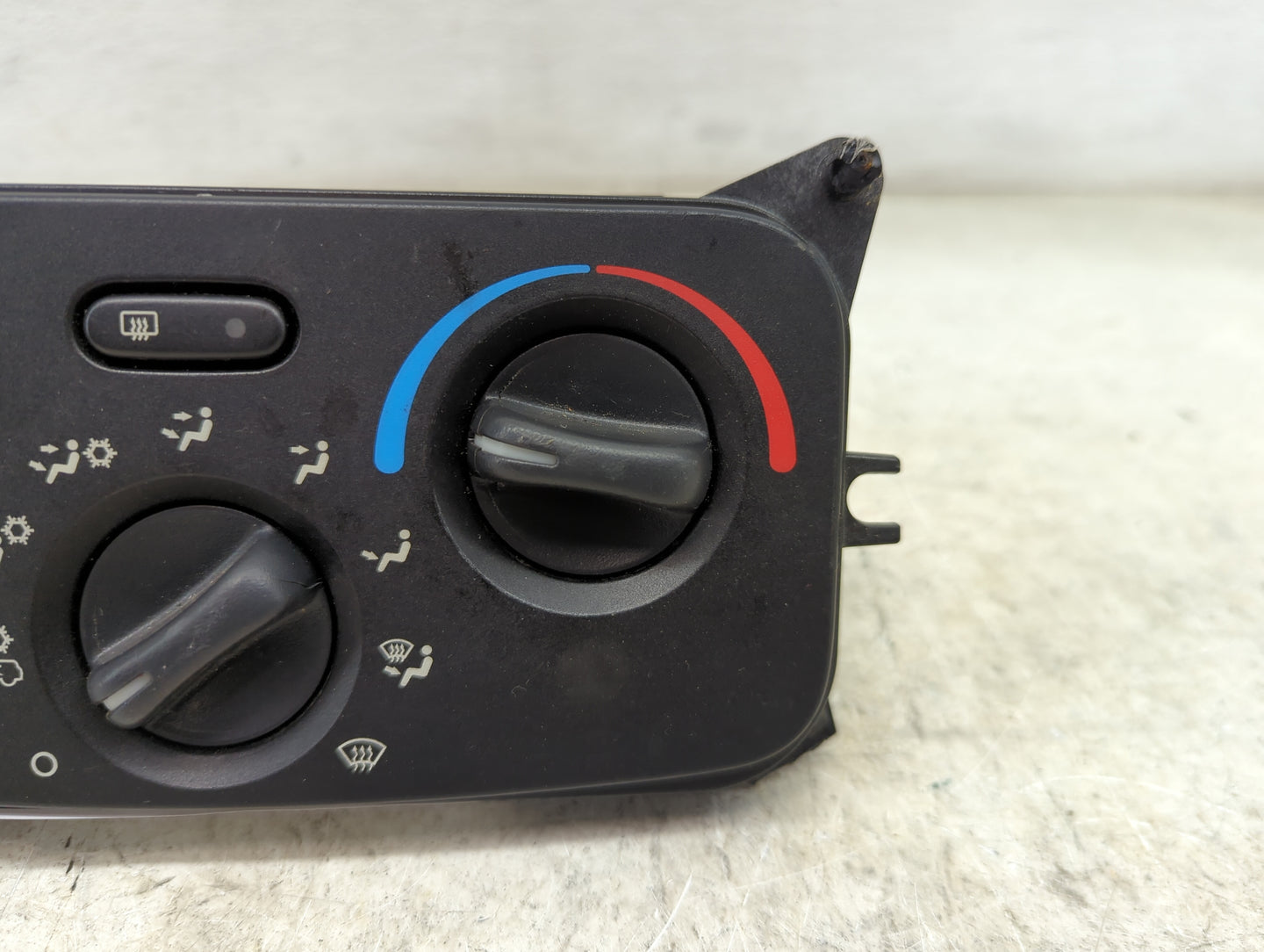 2002-2003 Jeep Liberty Climate Control Module Temperature AC/Heater Replacement P/N:P55037533AC Fits Fits 2002 2003 OEM Used