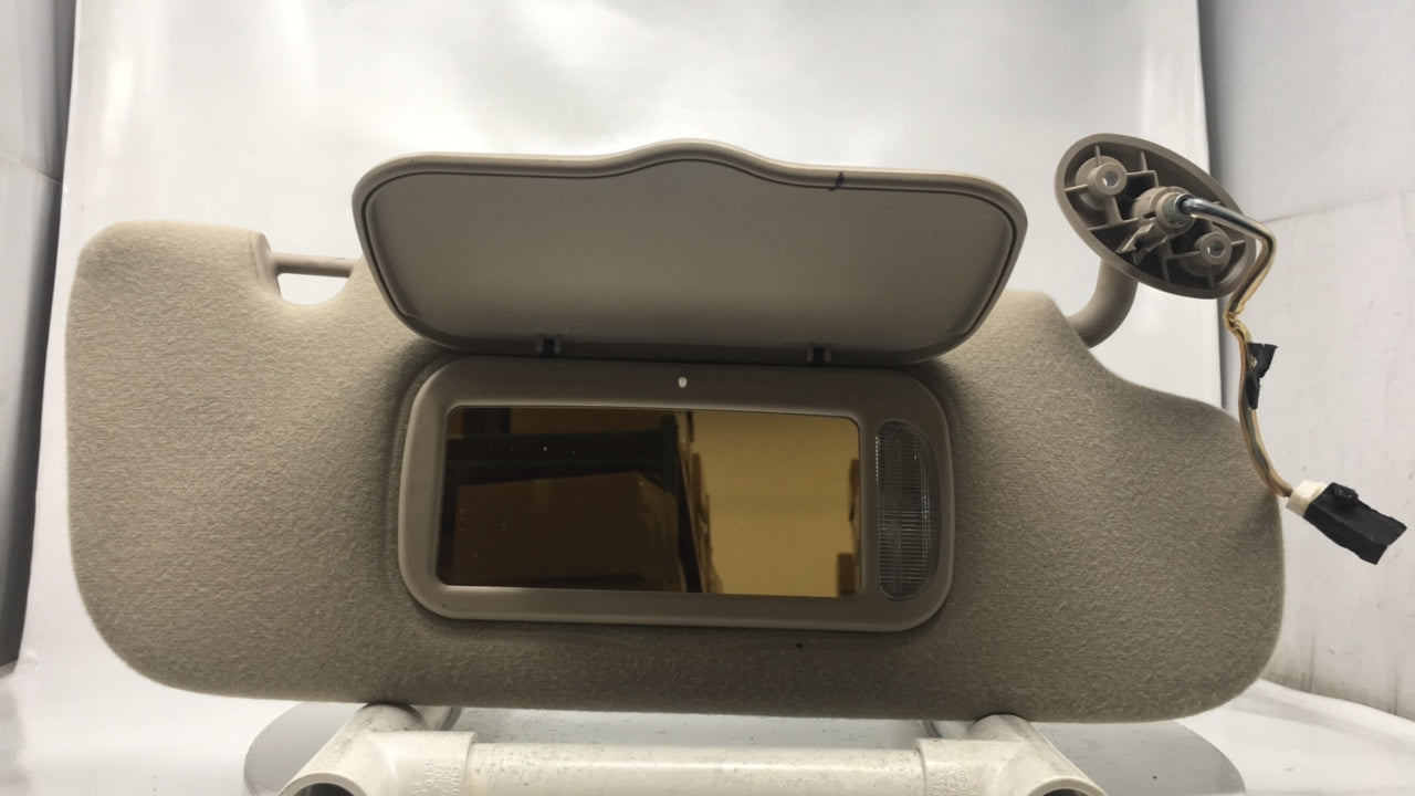 2002-2003 Jeep Liberty Sun Visor Shade Replacement Passenger Right Mirror Fits Fits 2002 2003 OEM Used Auto Parts - Oemuseda
