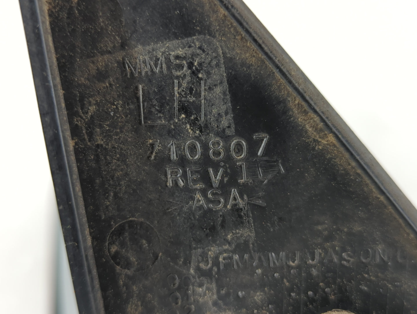 2002-2007 Jeep Liberty Driver Side View Mirror - Left Door Mirror OEM Used - Oemusedautoparts1.com