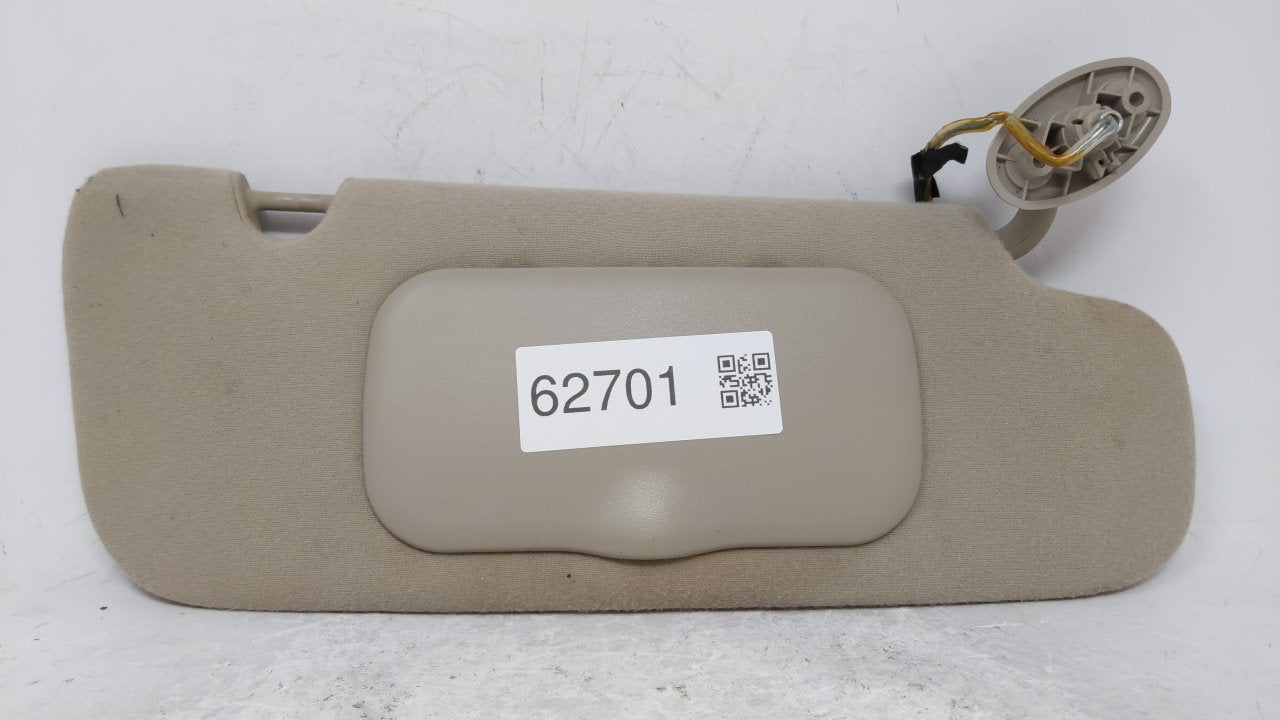 2002 Jeep Liberty Sun Visor Shade Replacement Passenger Right Mirror Fits OEM Used Auto Parts - Oemusedautoparts1.com