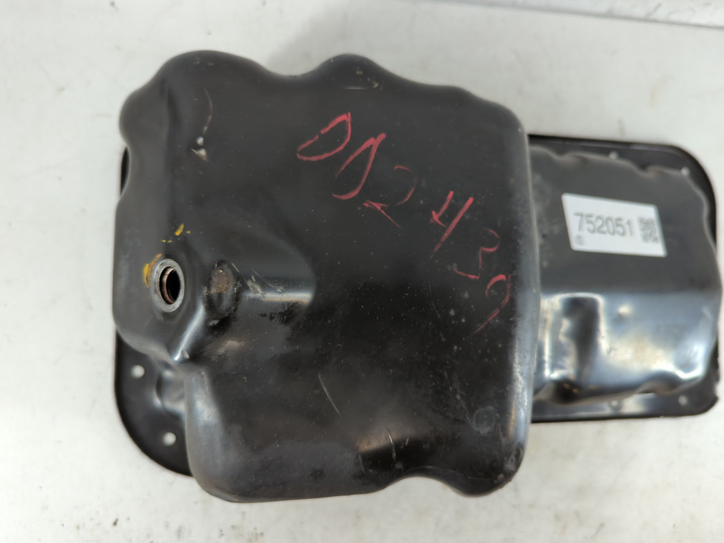 2002-2003 Jeep Liberty Engine Oil Pan P/N:31979 53021000AC Fits Fits 2002 2003 OEM Used Auto Parts - Oemusedautoparts1.com
