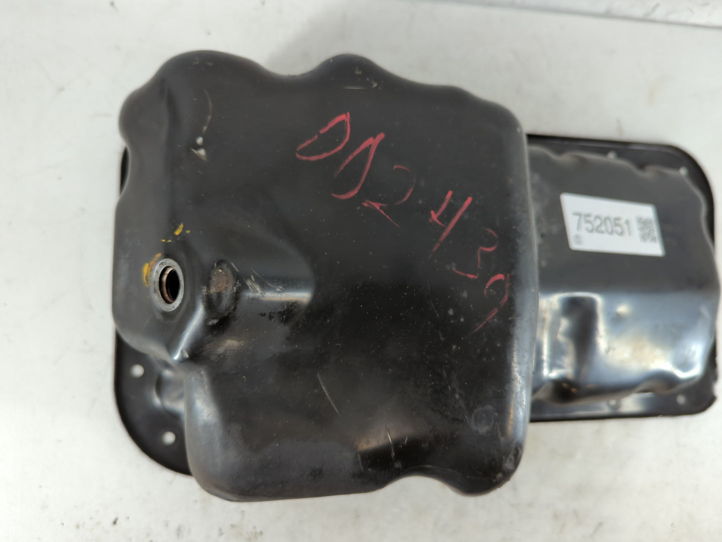 2002-2003 Jeep Liberty Engine Oil Pan P/N:31979 53021000AC Fits Fits 2002 2003 OEM Used Auto Parts - Oemusedautoparts1.com