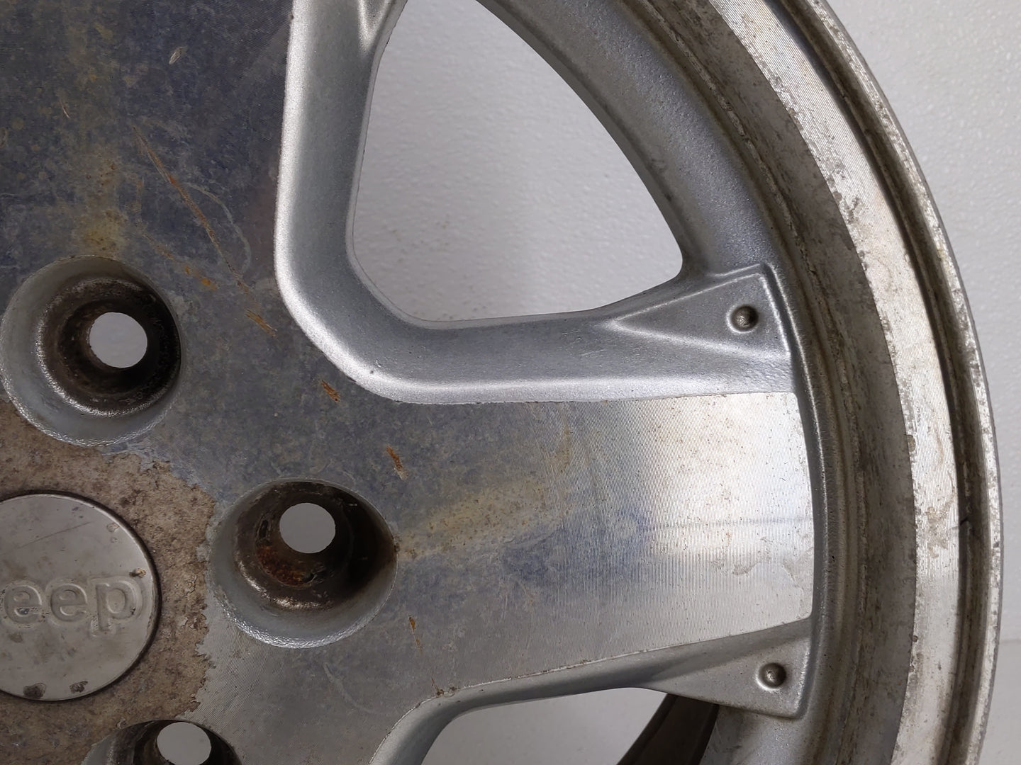 2002-2004 Jeep Liberty Oem Wheel Rim 803900 - Oemusedautoparts1.com