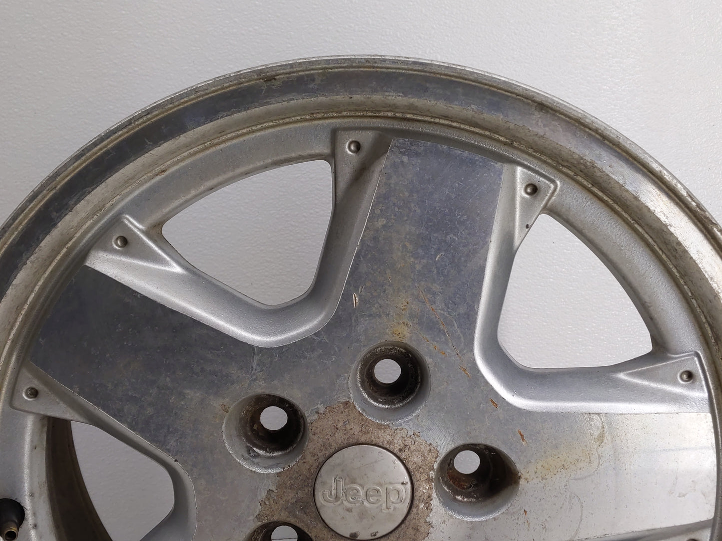 2002-2004 Jeep Liberty Oem Wheel Rim 803900 - Oemusedautoparts1.com