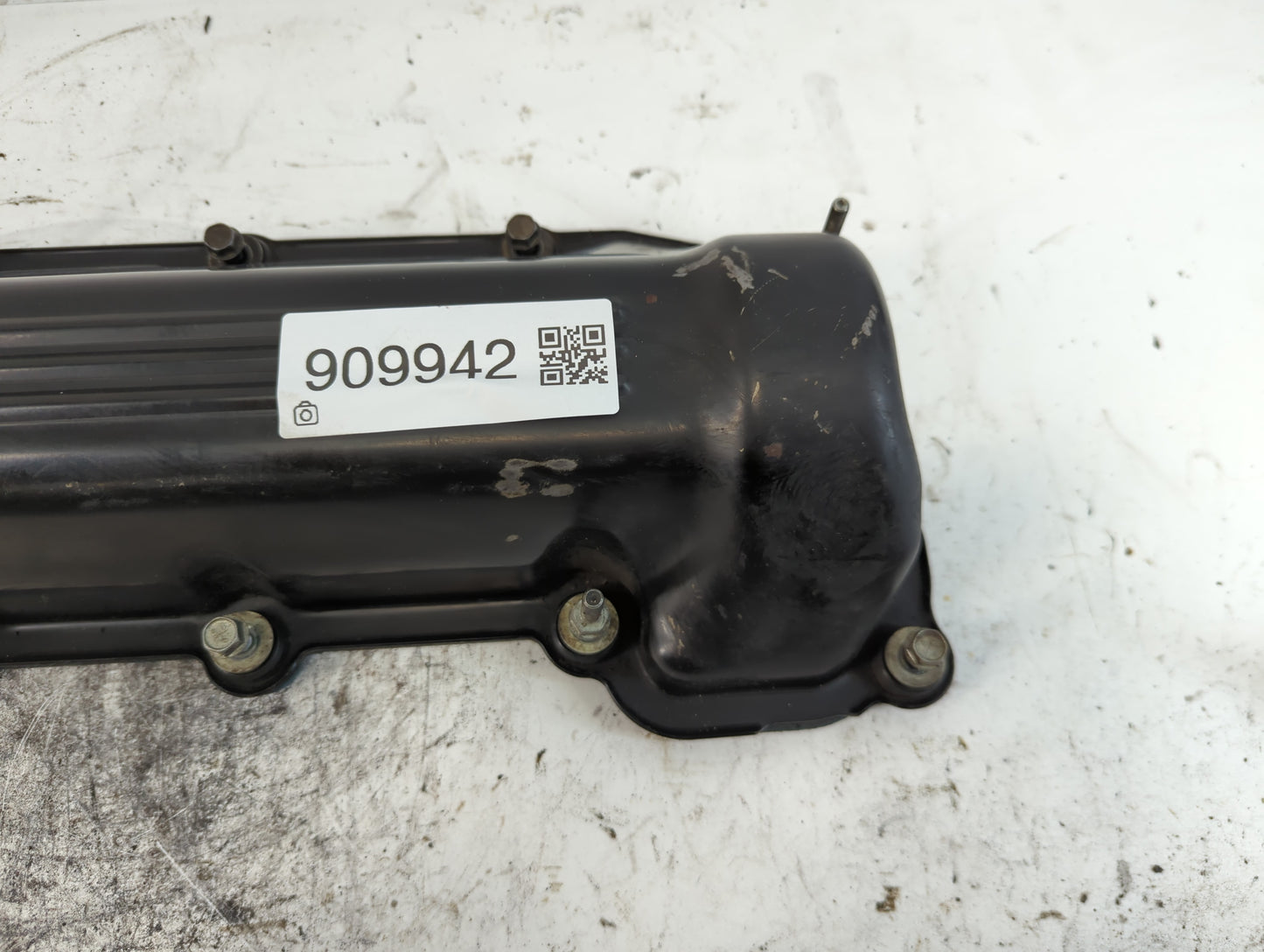 2002 Jeep Liberty Driver Left Cylinder Head Valve Cover Fits OEM Used Auto Parts - Oemusedautoparts1.com