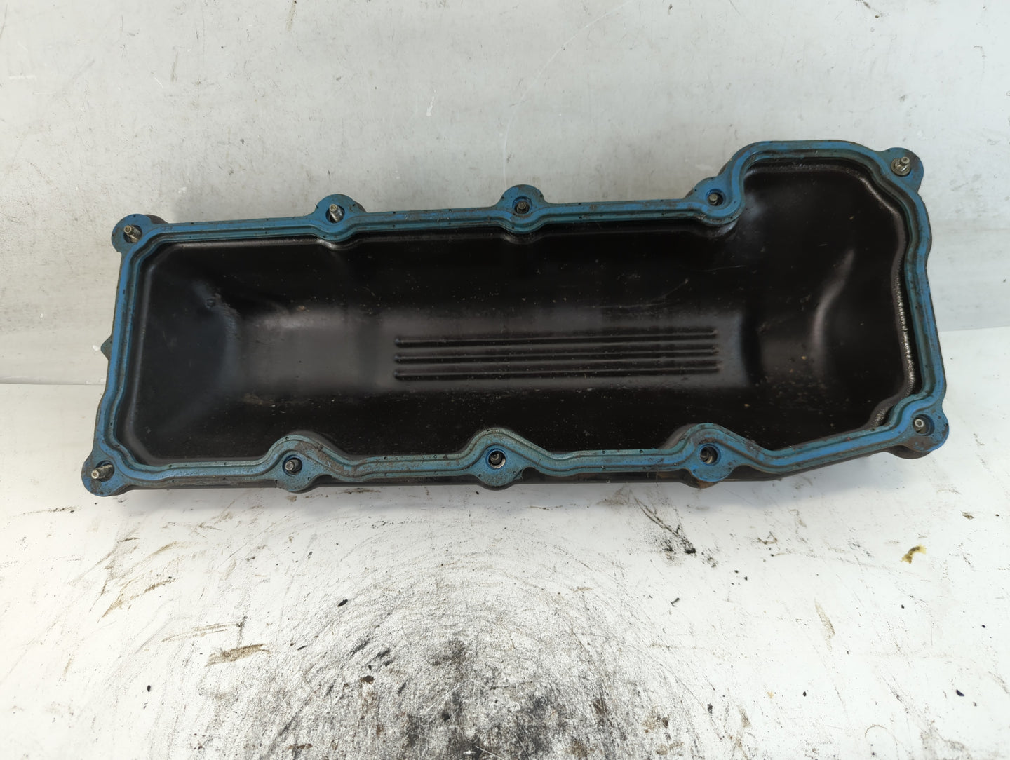 2002 Jeep Liberty Driver Left Cylinder Head Valve Cover Fits OEM Used Auto Parts - Oemusedautoparts1.com
