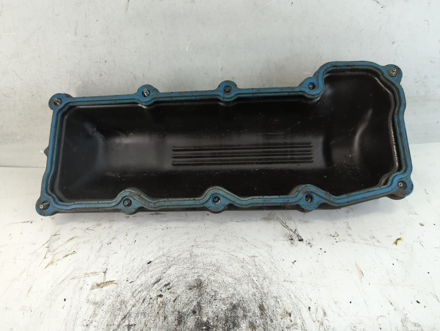 2002 Jeep Liberty Driver Left Cylinder Head Valve Cover Fits OEM Used Auto Parts - Oemusedautoparts1.com