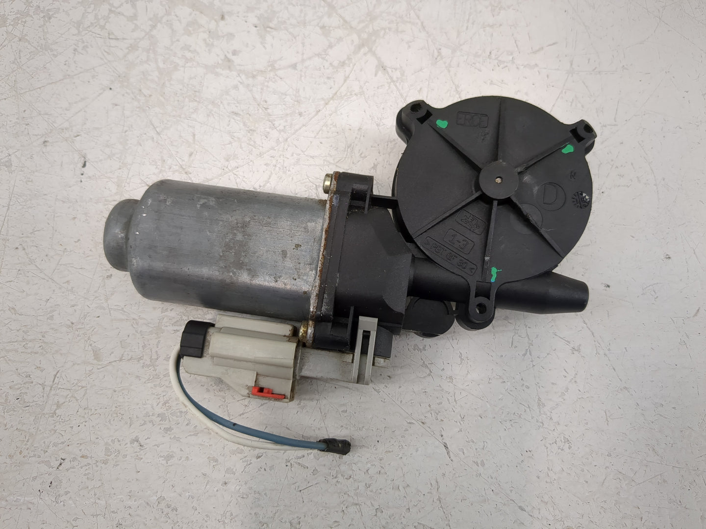 2002-2006 Jeep Liberty Driver Left Front Window Regulator - Oemusedautoparts1.com