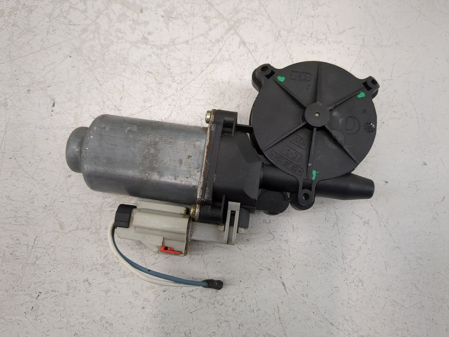 2002-2006 Jeep Liberty Driver Left Front Window Regulator - Oemusedautoparts1.com