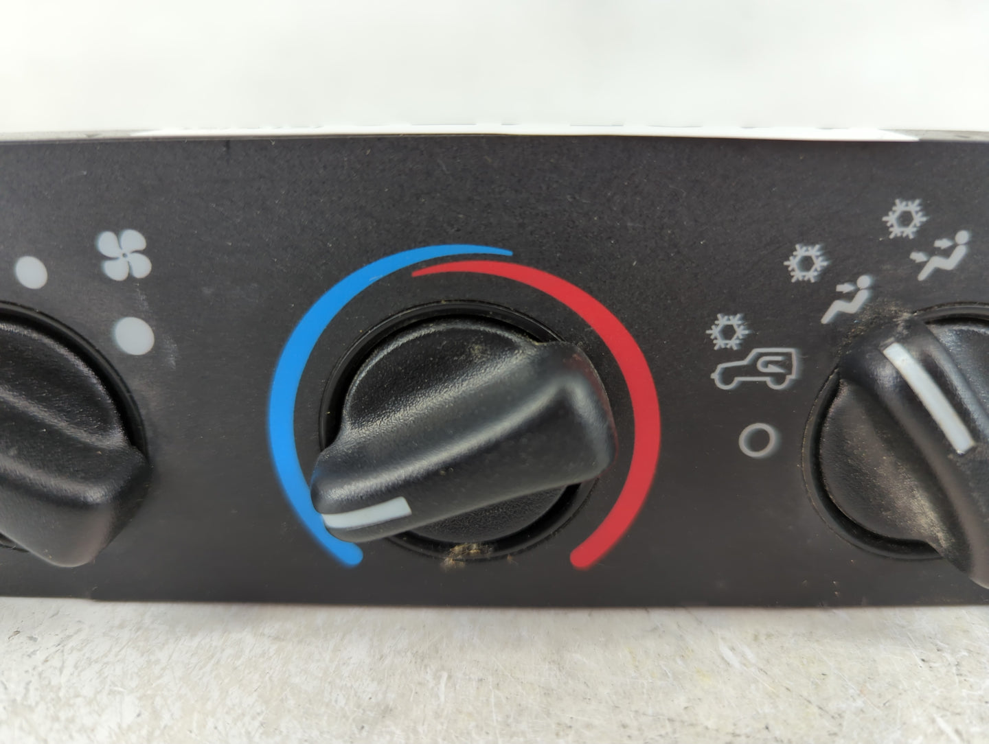 1999-2005 Jeep Wrangler Climate Control Module Temperature AC/Heater Replacement P/N:12206879 P55037612AA Fits OEM Used Auto