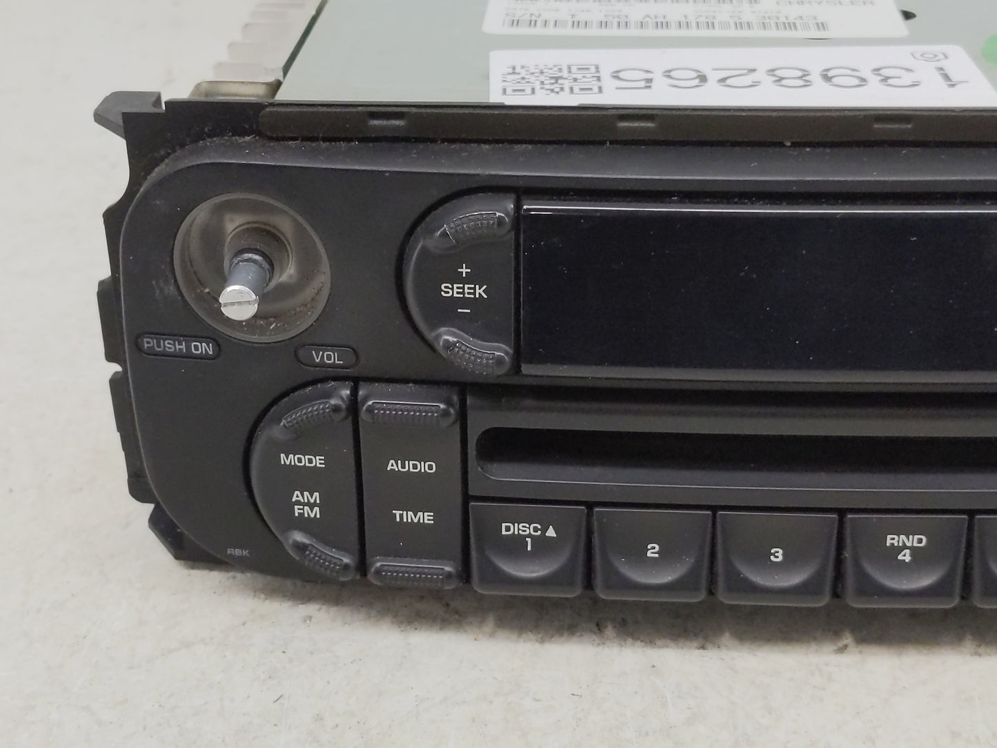 1997-2002 Jeep Wrangler Radio AM FM Cd Player Receiver Replacement P/N:05091506AE Fits OEM Used Auto Parts - Oemusedautopart