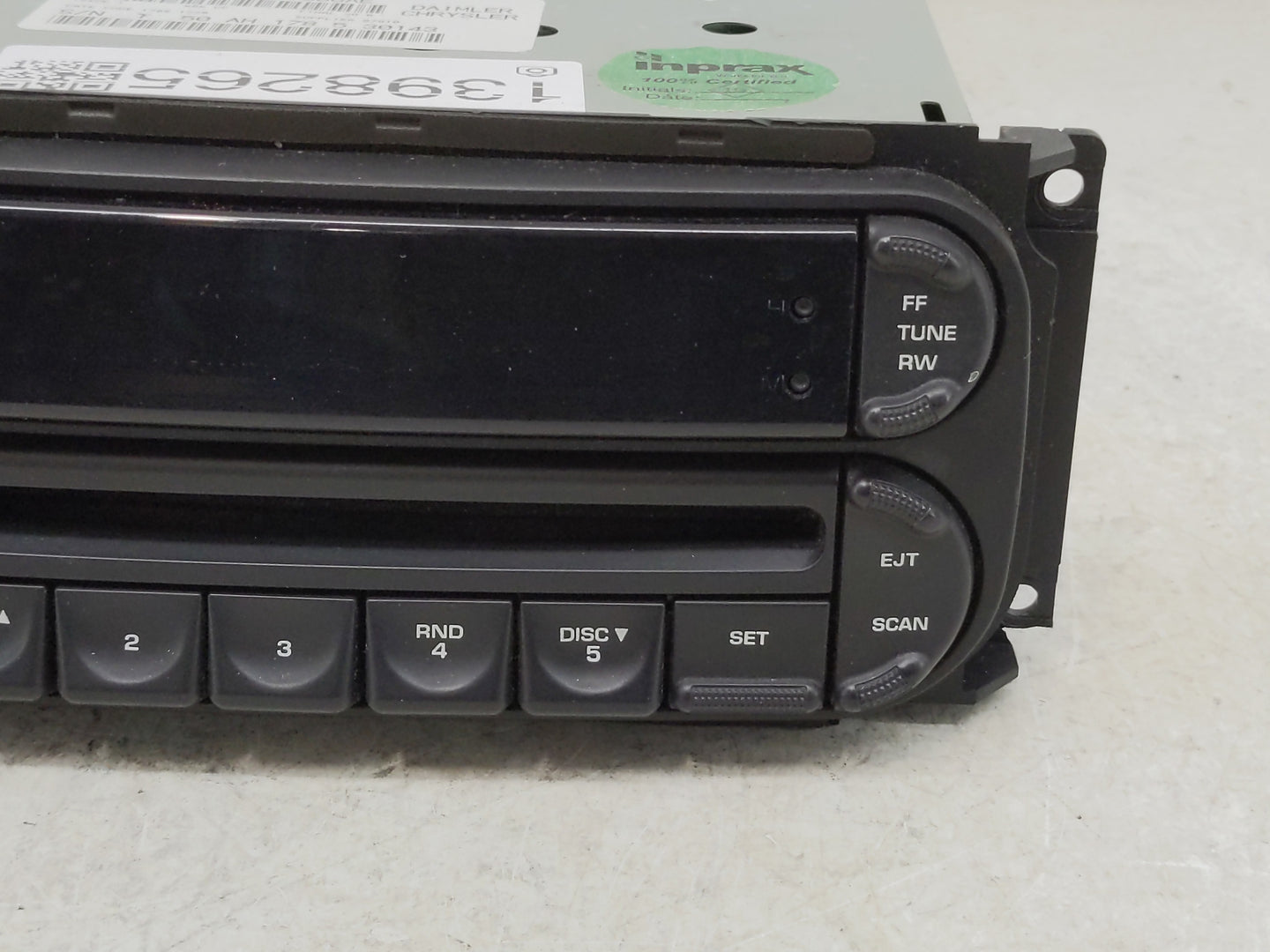 1997-2002 Jeep Wrangler Radio AM FM Cd Player Receiver Replacement P/N:05091506AE Fits OEM Used Auto Parts - Oemusedautopart