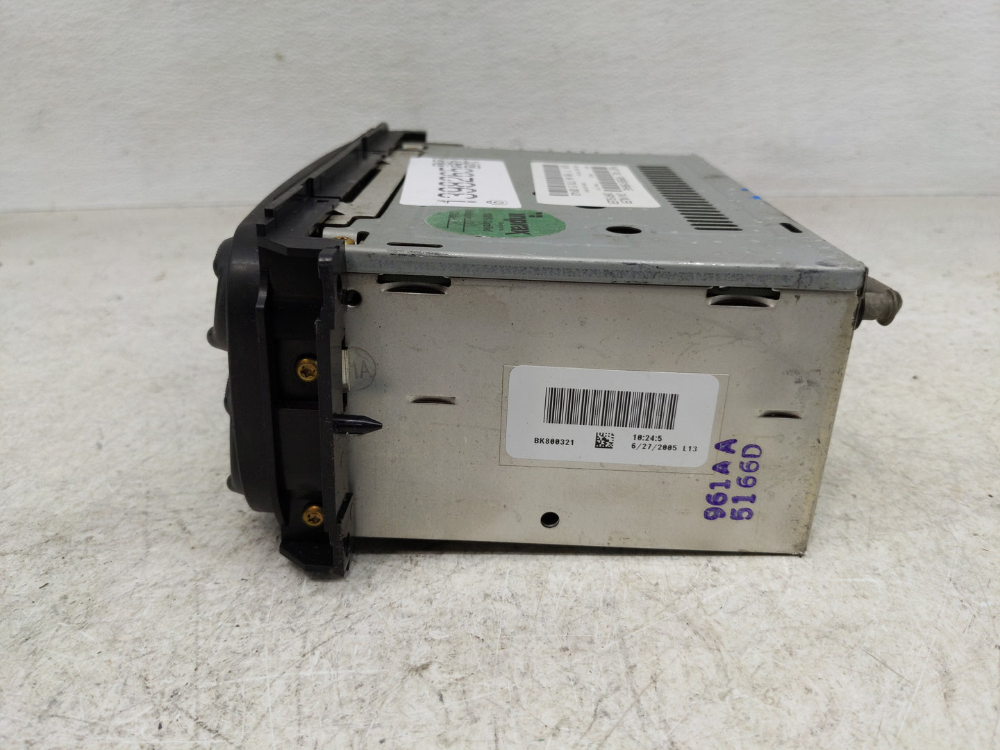 1997-2002 Jeep Wrangler Radio AM FM Cd Player Receiver Replacement P/N:05091506AE Fits OEM Used Auto Parts - Oemusedautopart
