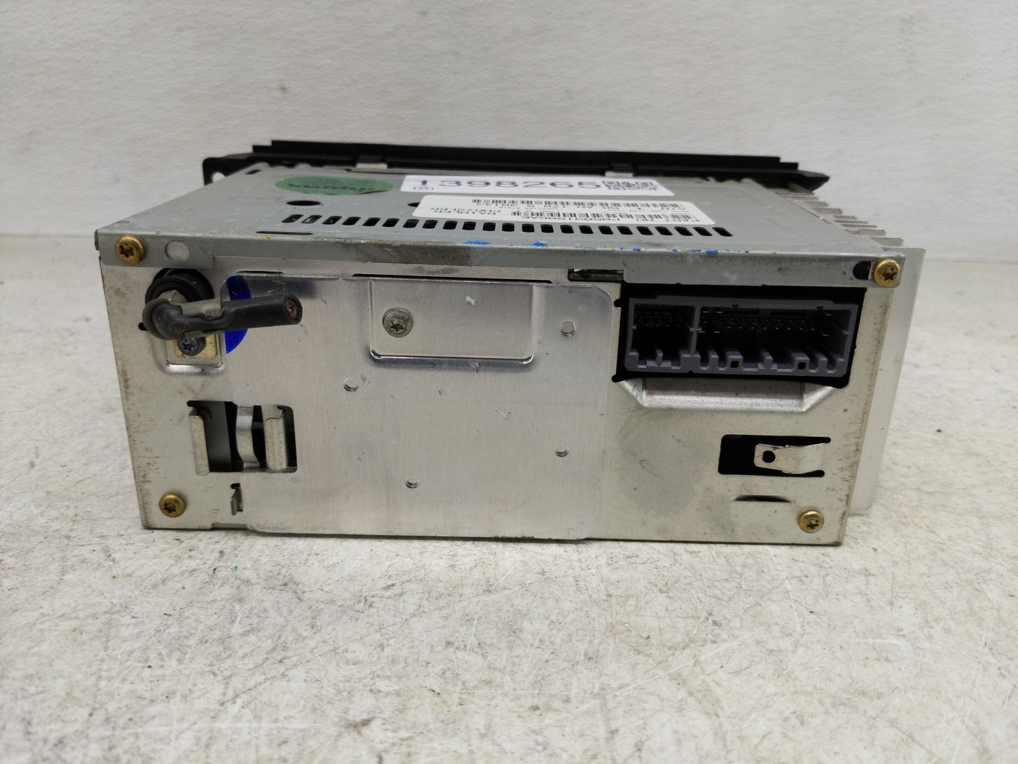 1997-2002 Jeep Wrangler Radio AM FM Cd Player Receiver Replacement P/N:05091506AE Fits OEM Used Auto Parts - Oemusedautopart