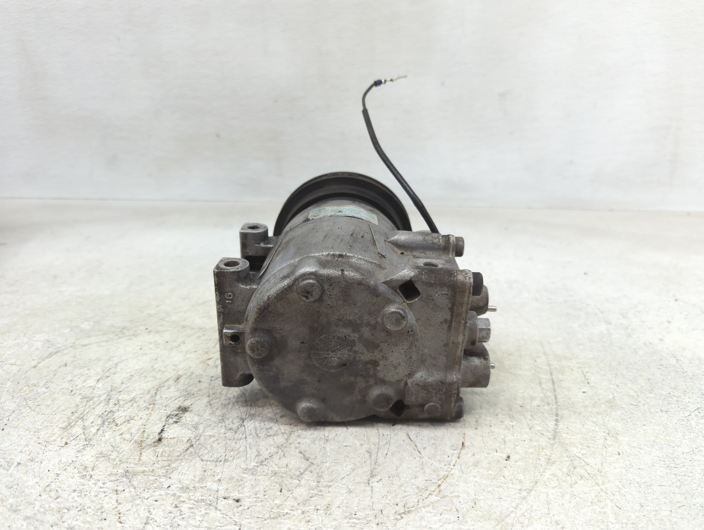 2001-2002 Kia Rio Air Conditioning A/c Ac Compressor Oem - Oemusedautoparts1.com