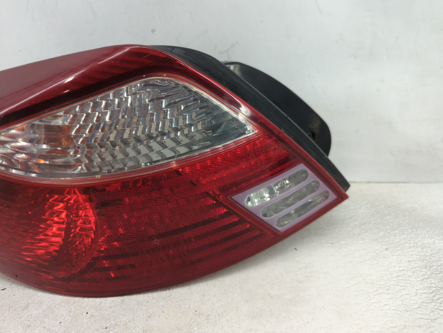 2001-2002 Kia Rio Tail Light Assembly Passenger Right OEM Fits Fits 2001 2002 OEM Used Auto Parts - Oemusedautoparts1.com
