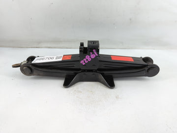2002 Kia Sedona Spare Scissor Car Jack - Oemusedautoparts1.com
