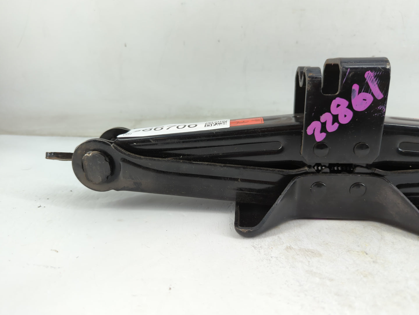 2002 Kia Sedona Spare Scissor Car Jack - Oemusedautoparts1.com