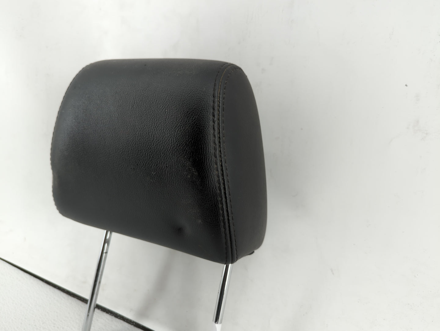 2000-2004 Kia Spectra Headrest Head Rest Rear Center Seat Fits Fits 2000 2001 2002 2003 2004 OEM Used Auto Parts - Oemusedau