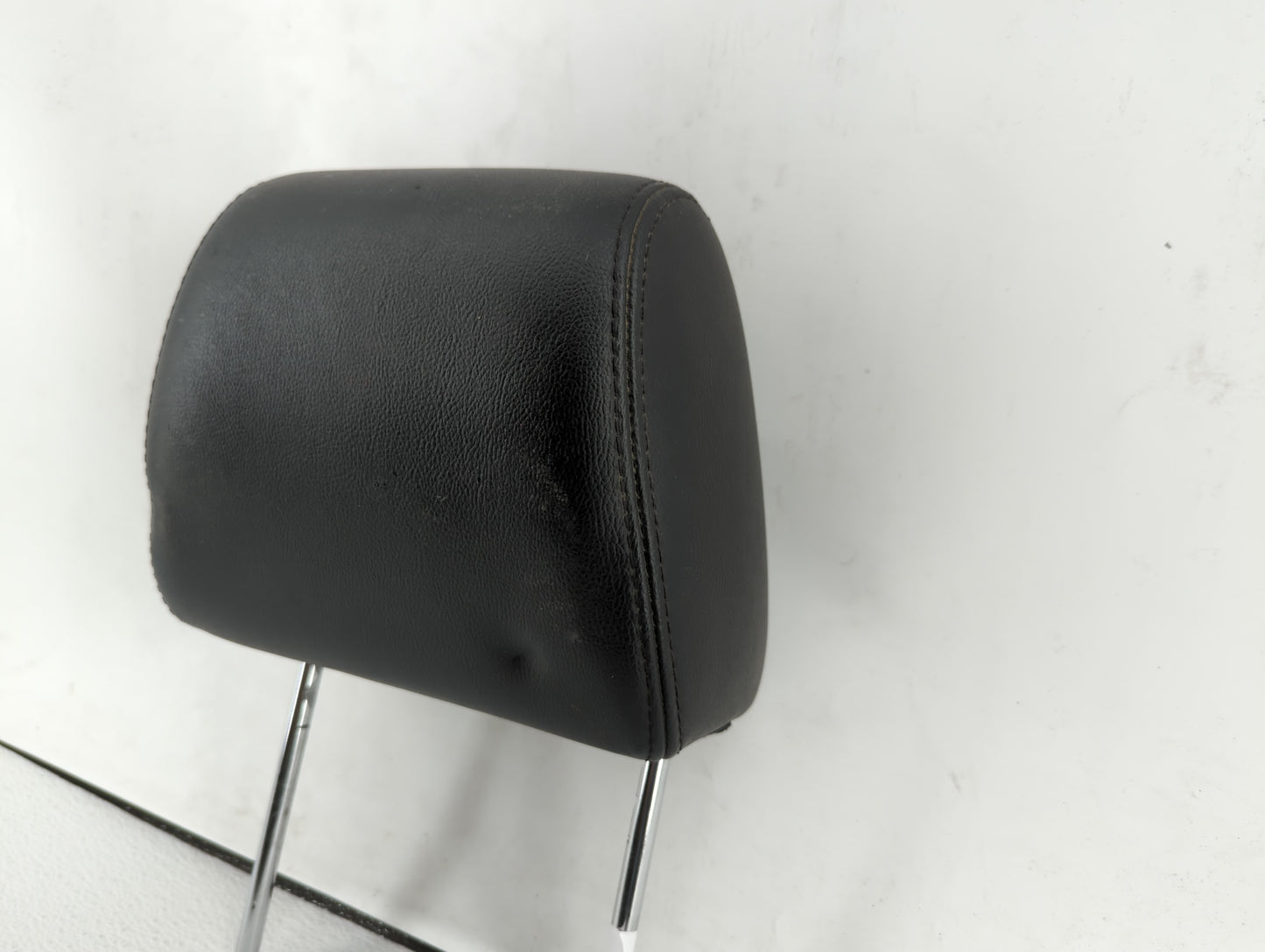2000-2004 Kia Spectra Headrest Head Rest Rear Center Seat Fits Fits 2000 2001 2002 2003 2004 OEM Used Auto Parts - Oemusedau