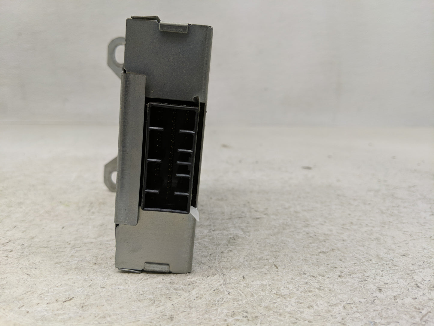 2001-2002 Kia Sportage Chassis Control Module Ccm Bcm Body Control - Oemusedautoparts1.com