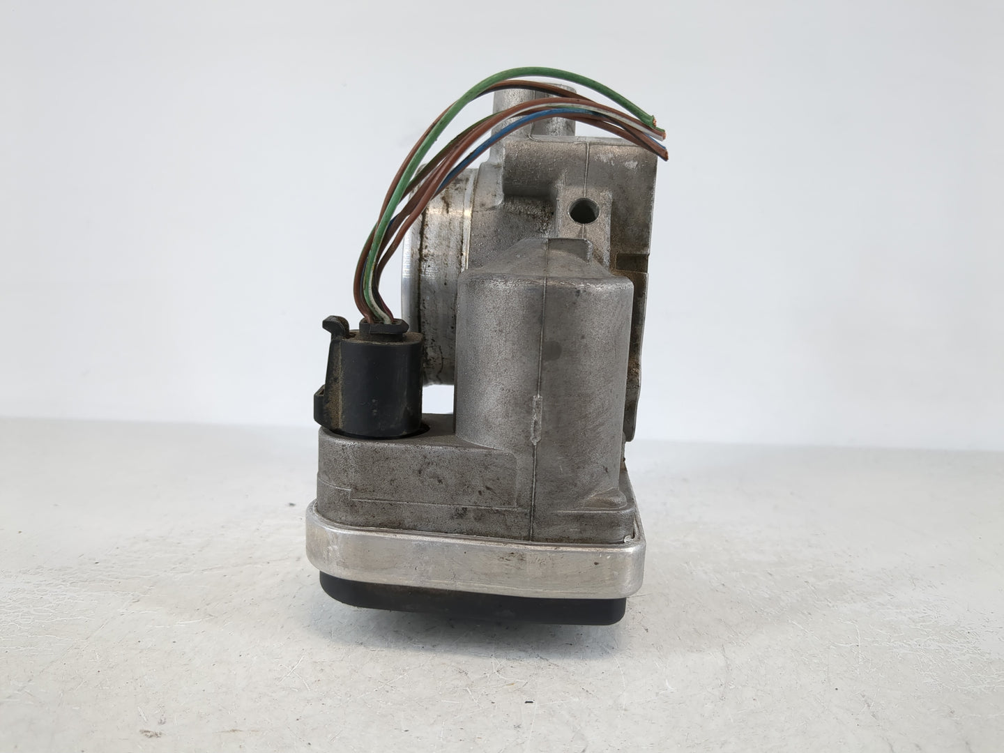 2002-2005 Land Rover Freelander Throttle Body P/N:5 775 292 5 718 201 Fits Fits 2002 2003 2004 2005 OEM Used Auto Parts - Oe