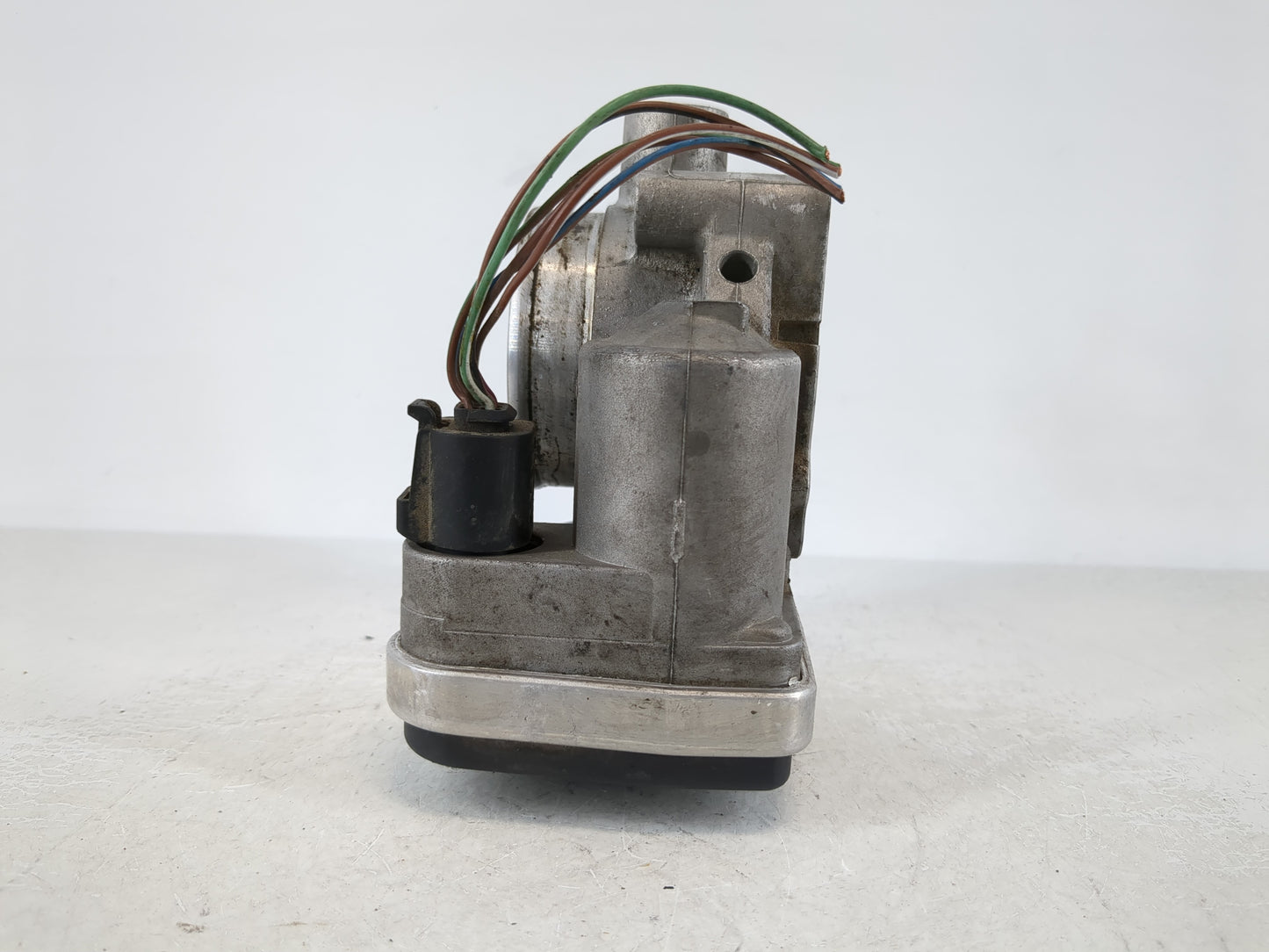 2002-2005 Land Rover Freelander Throttle Body P/N:5 775 292 5 718 201 Fits Fits 2002 2003 2004 2005 OEM Used Auto Parts - Oe