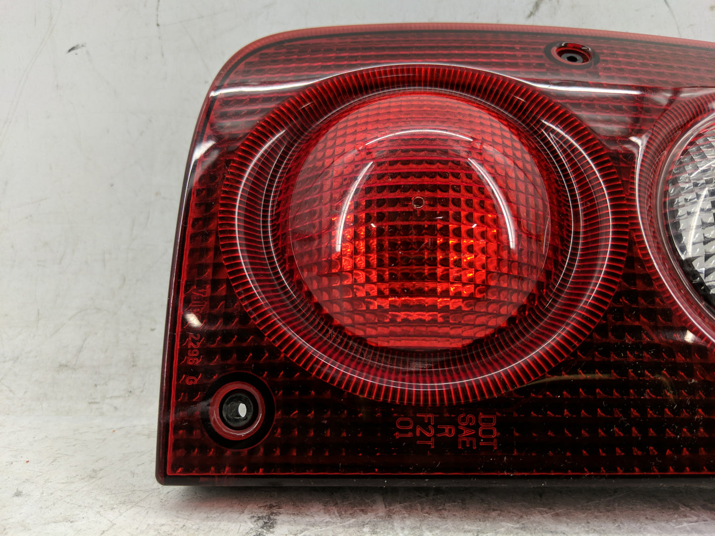2002-2003 Land Rover Freelander Tail Light Assembly Driver Left OEM P/N:22960104 Fits Fits 2002 2003 OEM Used Auto Parts - O