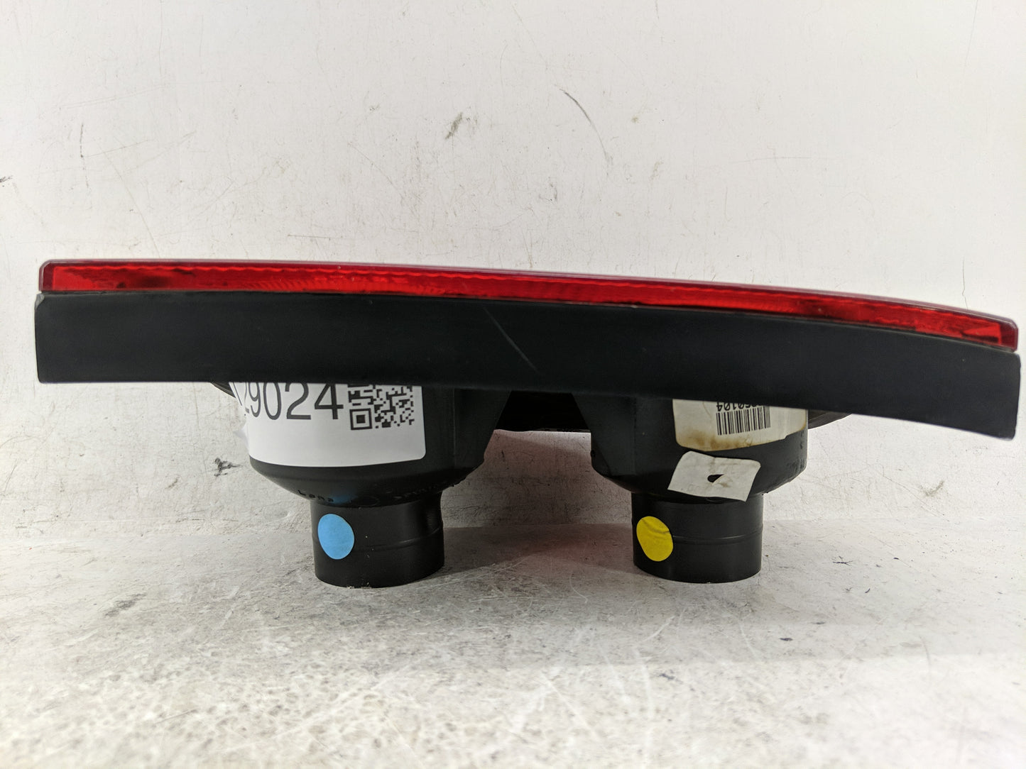 2002-2003 Land Rover Freelander Tail Light Assembly Driver Left OEM P/N:22960104 Fits Fits 2002 2003 OEM Used Auto Parts - O