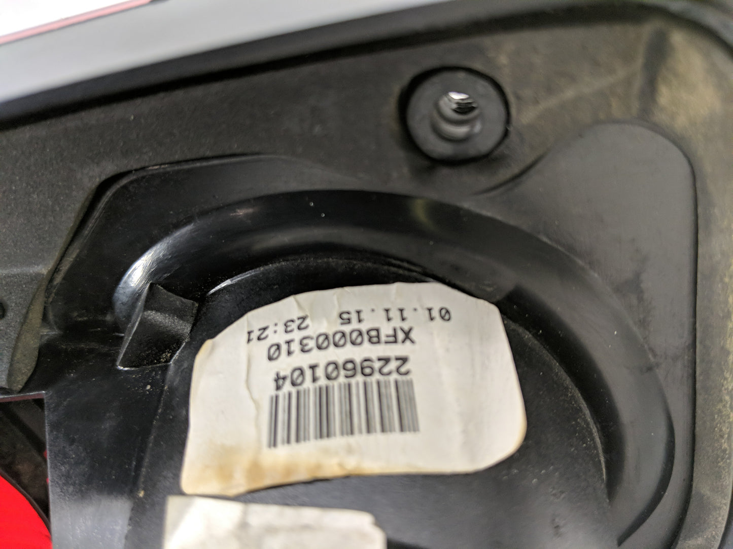 2002-2003 Land Rover Freelander Tail Light Assembly Driver Left OEM P/N:22960104 Fits Fits 2002 2003 OEM Used Auto Parts - O