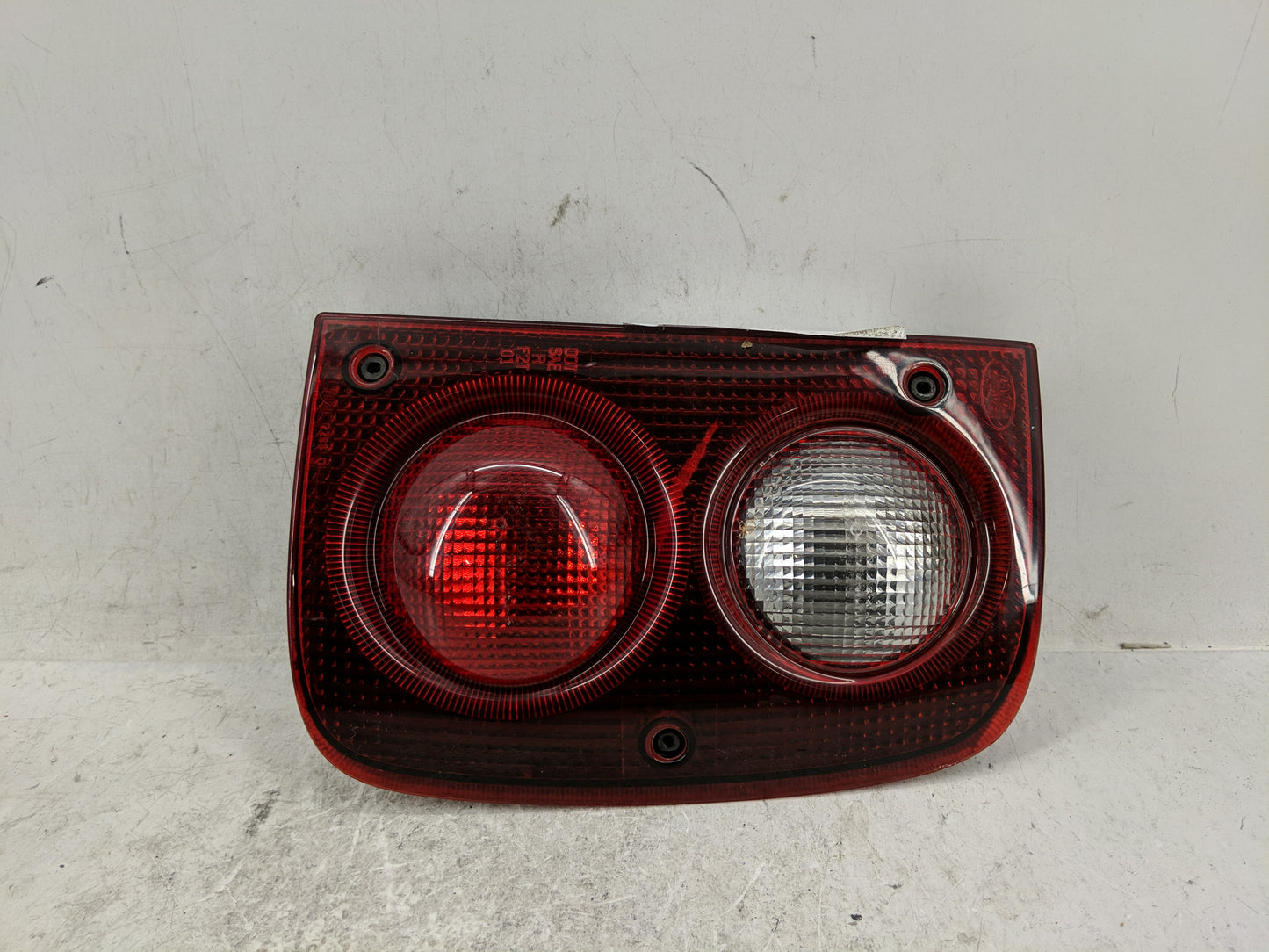 2002-2003 Land Rover Freelander Tail Light Assembly Passenger Right OEM P/N:22960204 Fits Fits 2002 2003 OEM Used Auto Parts