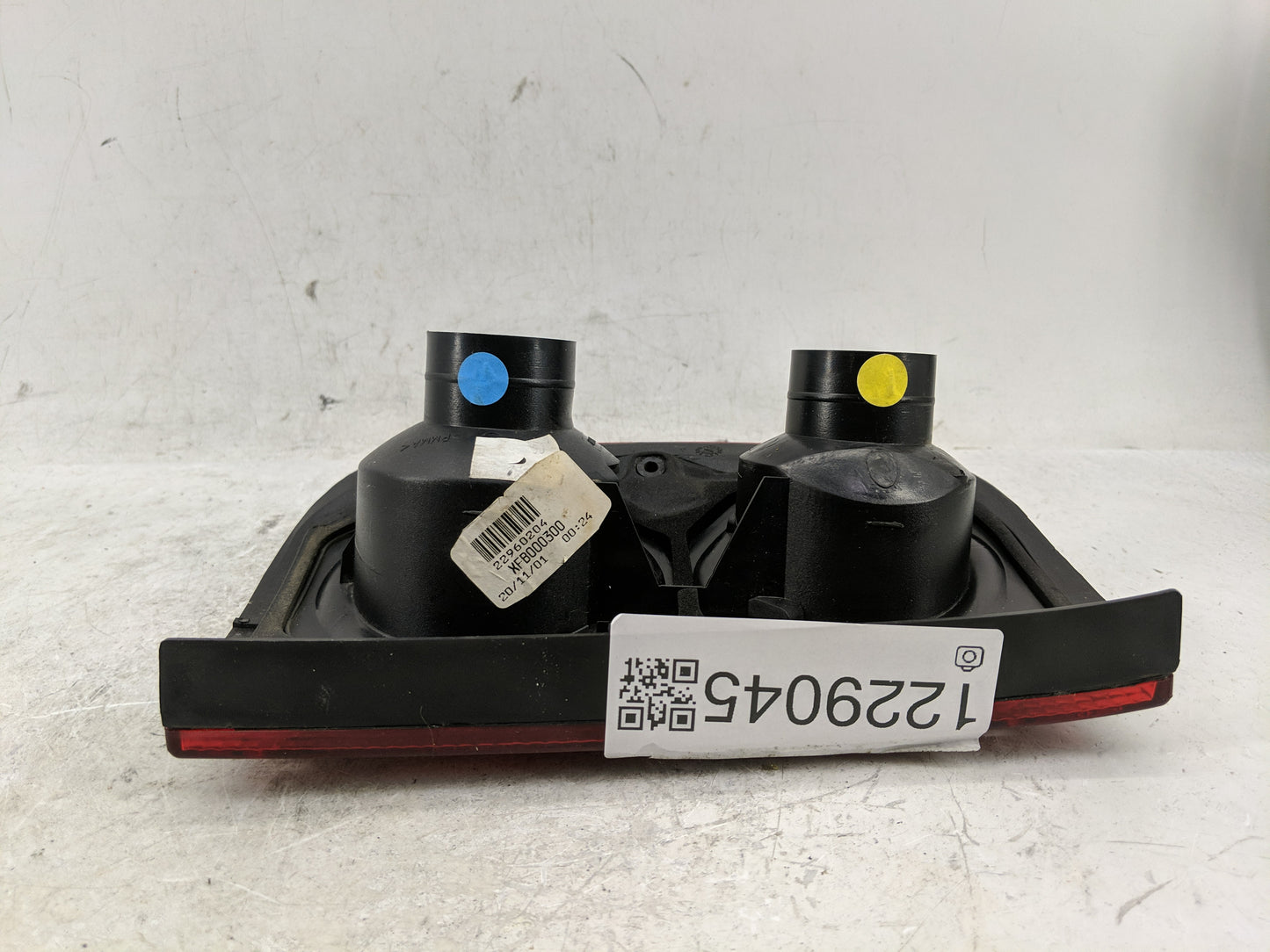 2002-2003 Land Rover Freelander Tail Light Assembly Passenger Right OEM P/N:22960204 Fits Fits 2002 2003 OEM Used Auto Parts