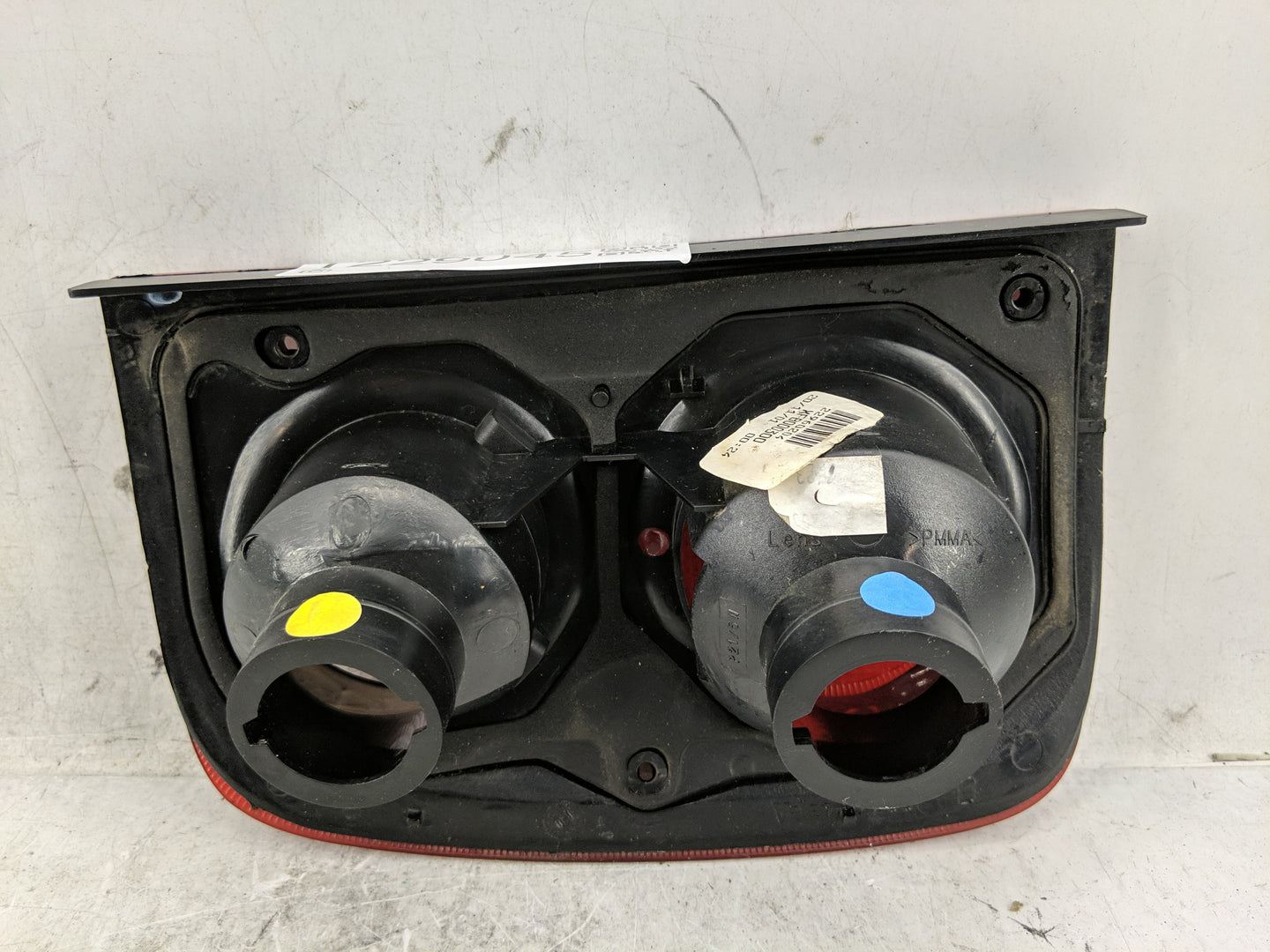 2002-2003 Land Rover Freelander Tail Light Assembly Passenger Right OEM P/N:22960204 Fits Fits 2002 2003 OEM Used Auto Parts