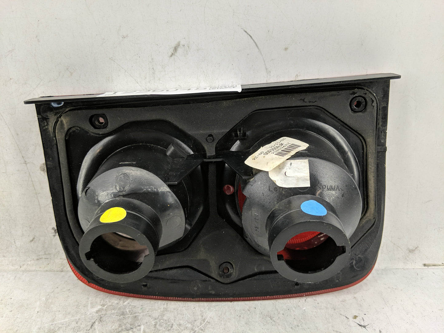 2002-2003 Land Rover Freelander Tail Light Assembly Passenger Right OEM P/N:22960204 Fits Fits 2002 2003 OEM Used Auto Parts