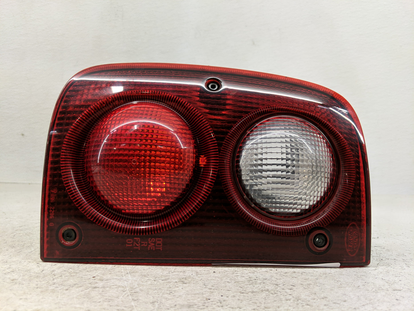 2002-2003 Land Rover Freelander Tail Light Assembly Driver Left OEM P/N:22960104 Fits Fits 2002 2003 OEM Used Auto Parts - O