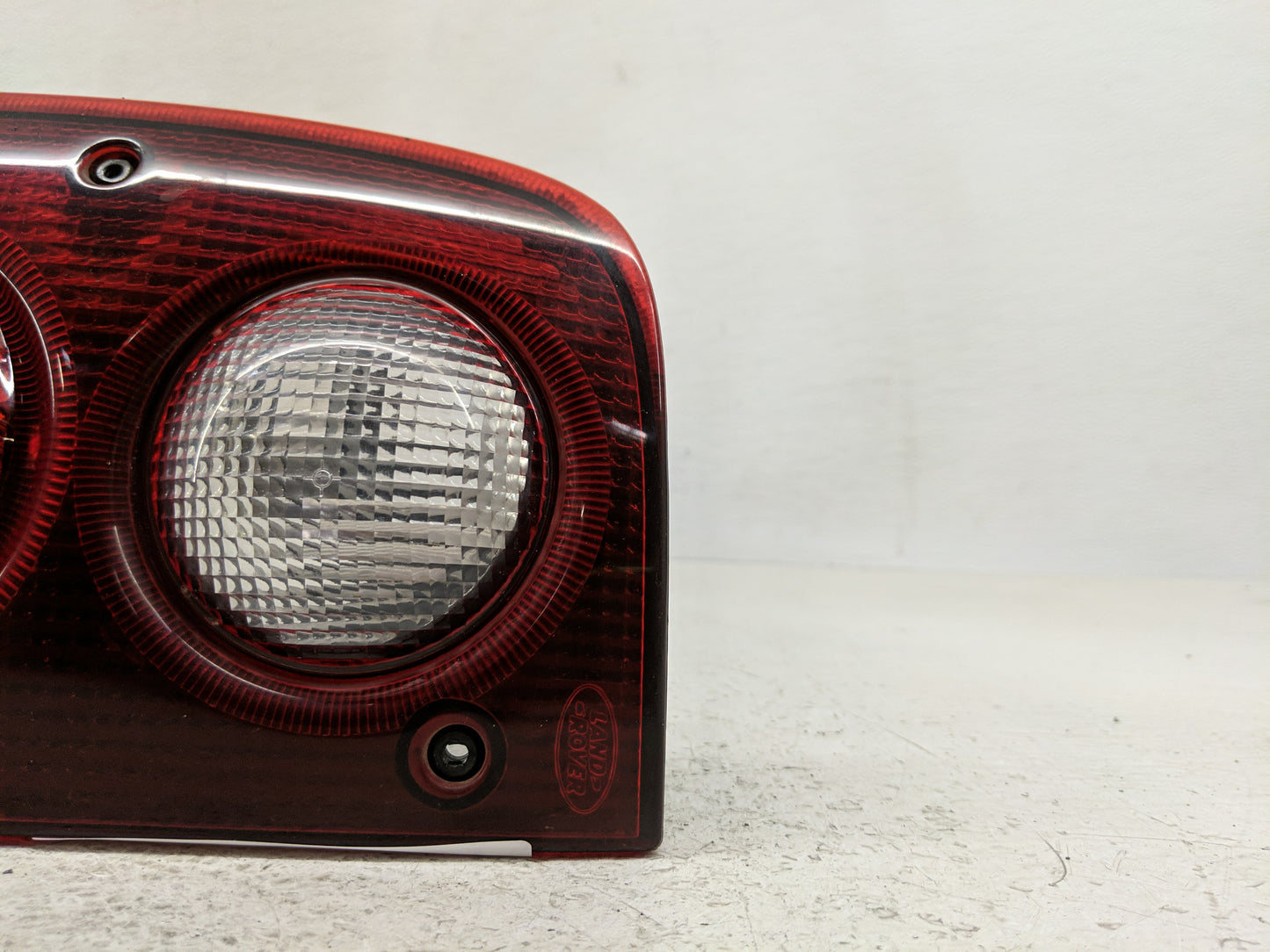 2002-2003 Land Rover Freelander Tail Light Assembly Driver Left OEM P/N:22960104 Fits Fits 2002 2003 OEM Used Auto Parts - O