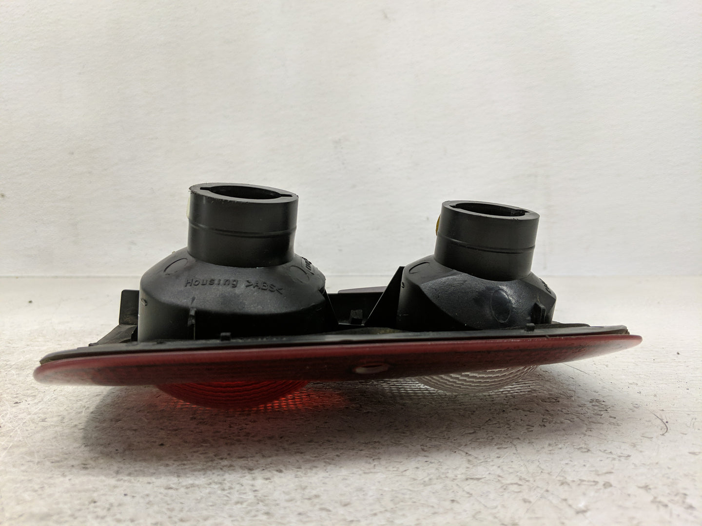 2002-2003 Land Rover Freelander Tail Light Assembly Driver Left OEM P/N:22960104 Fits Fits 2002 2003 OEM Used Auto Parts - O