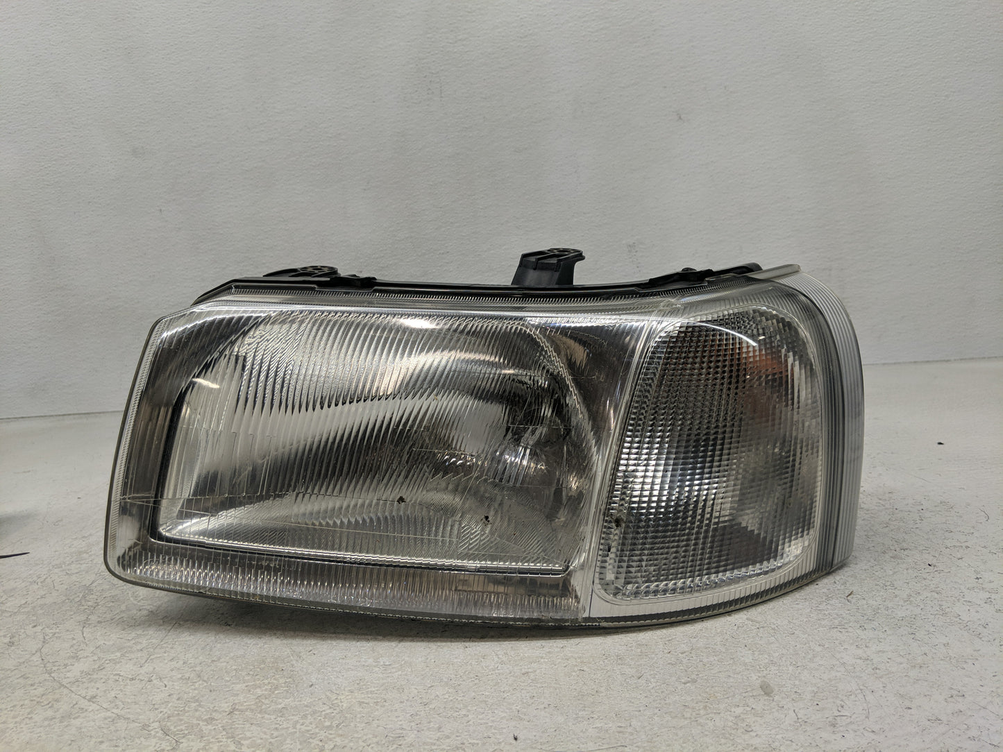 2002 Land Rover Freelander Driver Left Oem Head Light Headlight Lamp - Oemusedautoparts1.com