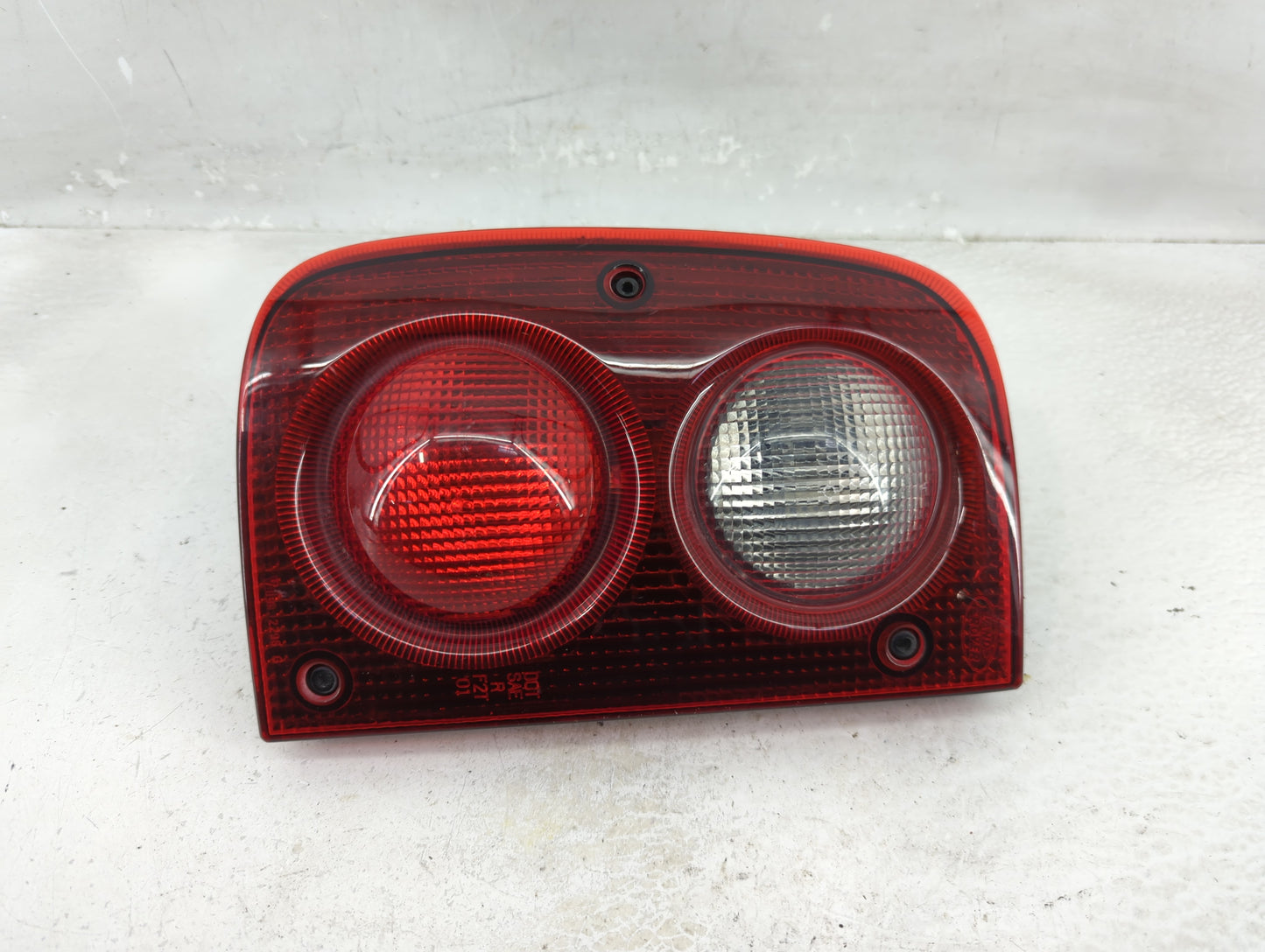 2002-2003 Land Rover Freelander Tail Light Assembly Passenger Right OEM Fits Fits 2002 2003 OEM Used Auto Parts - Oemusedaut