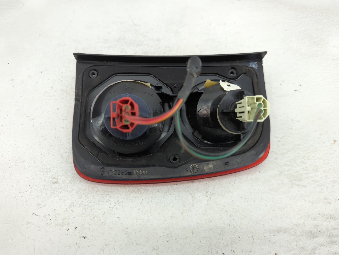 2002-2003 Land Rover Freelander Tail Light Assembly Passenger Right OEM Fits Fits 2002 2003 OEM Used Auto Parts - Oemusedaut