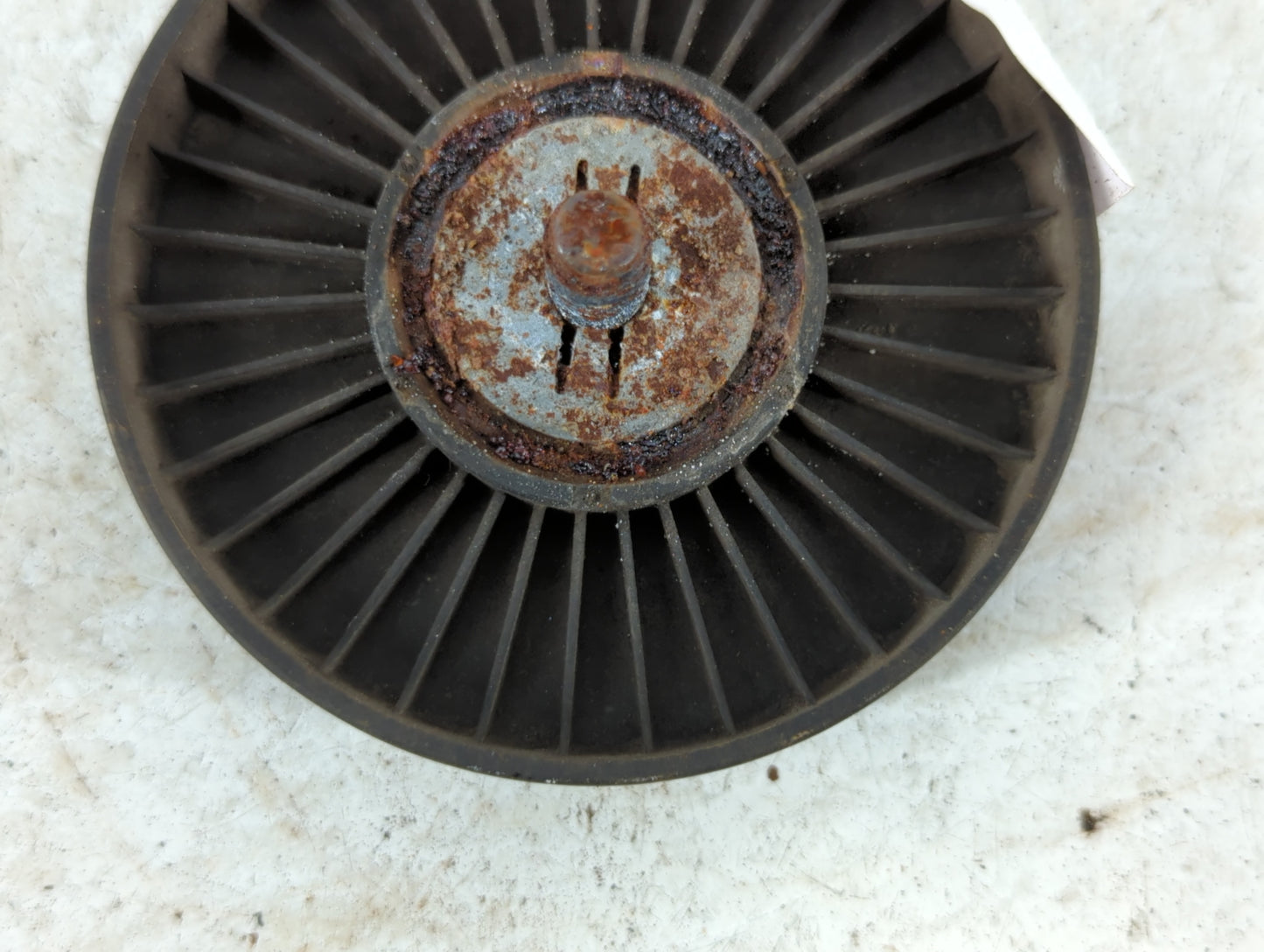 2002 Land Rover Freelander Idler Pulley - Oemusedautoparts1.com