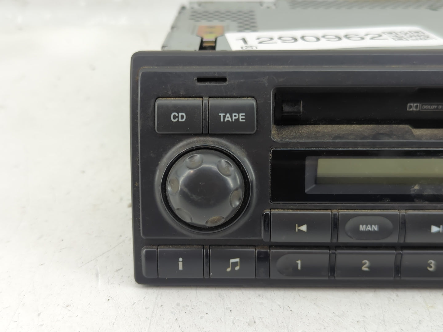2002 Land Rover Land Rover Radio AM FM Cd Player Receiver Replacement P/N:XQD101390LNF Fits OEM Used Auto Parts - Oemusedaut