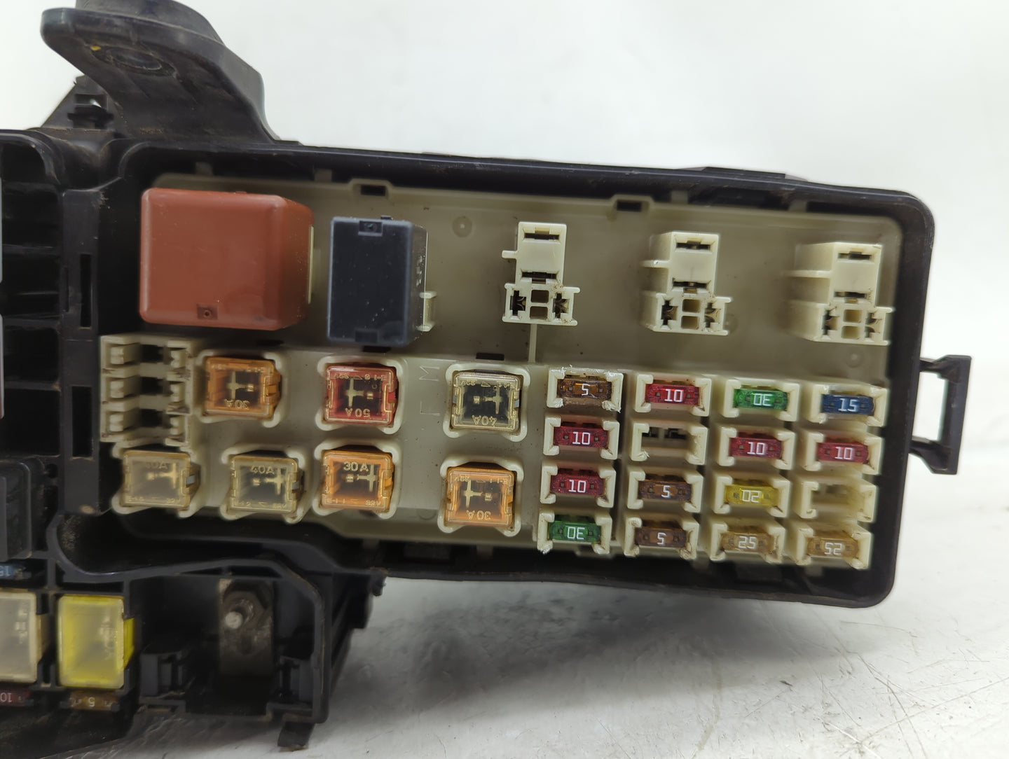 2000-2003 Lexus Es300 Fusebox Fuse Box Panel Relay Module Fits Fits 1999 2000 2001 2002 2003 OEM Used Auto Parts - Oemusedau